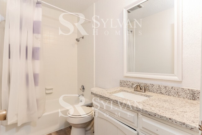 Building Photo - Feel welcome and comfortable in this spacious 3BR 2.5BA