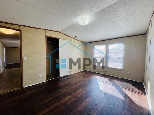 Building Photo - 303 Bryan St