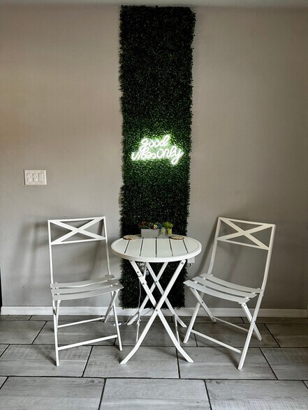 Building Photo - 579 McIntosh Rd