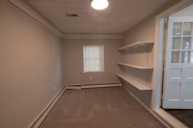 Building Photo - 3 Bedroom in Hampton Available Now!!