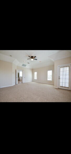 Building Photo - 8002 Stoneyway Dr