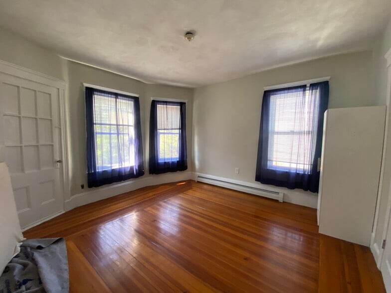 Building Photo - 49 Conwell Ave