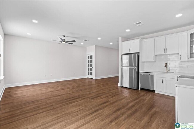 Building Photo - 1674 Best Pl