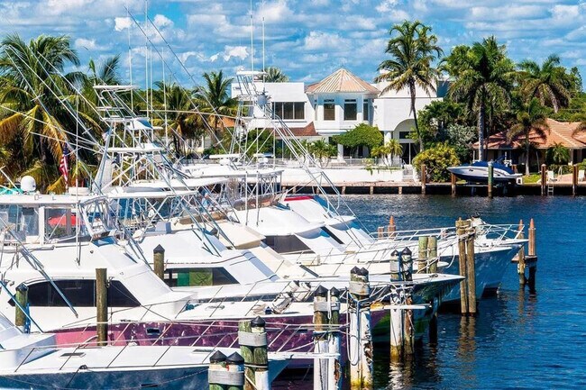 Building Photo - 2501 NE 12th St