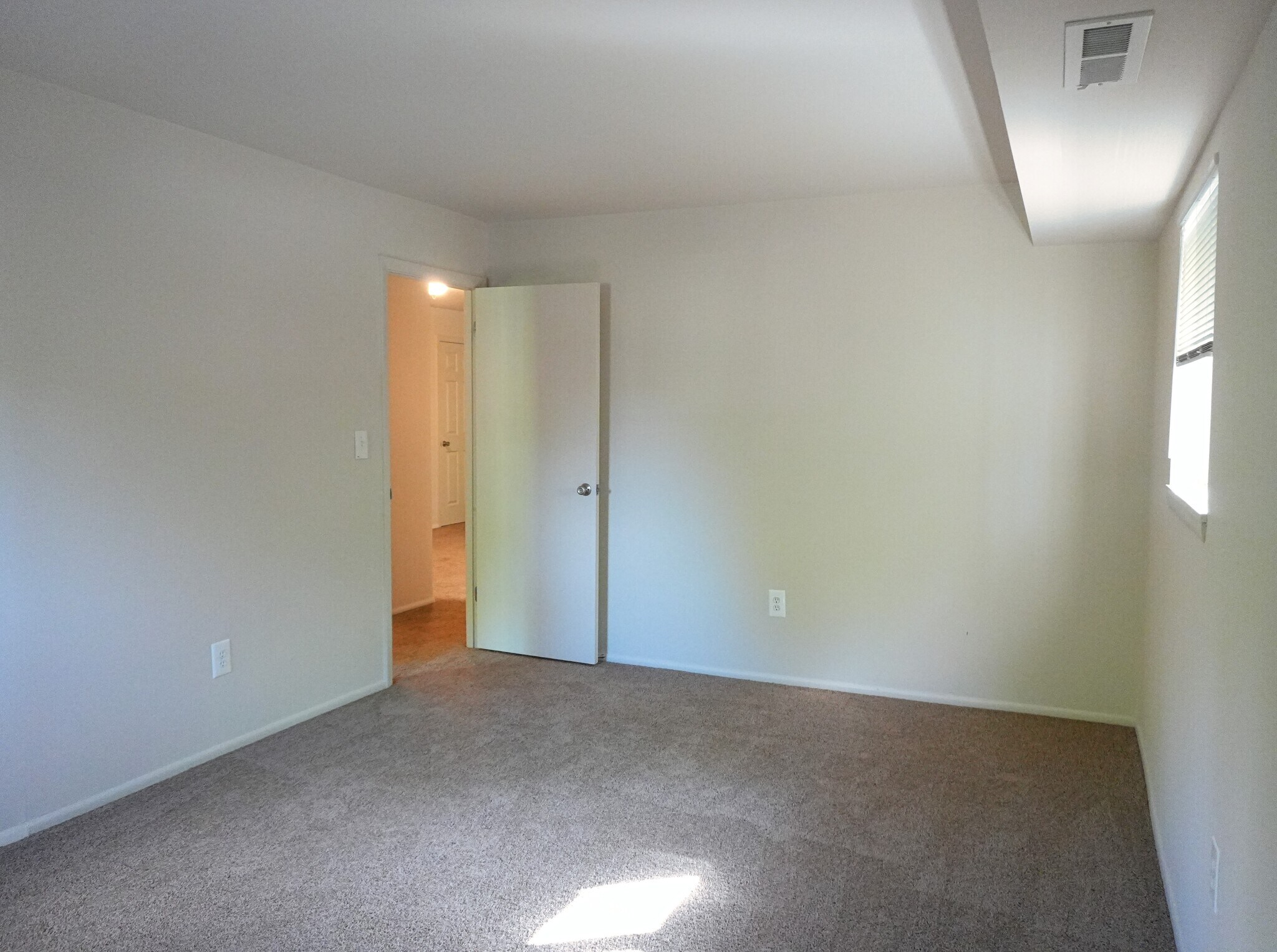 Building Photo - 1661 N Forest Park Ave