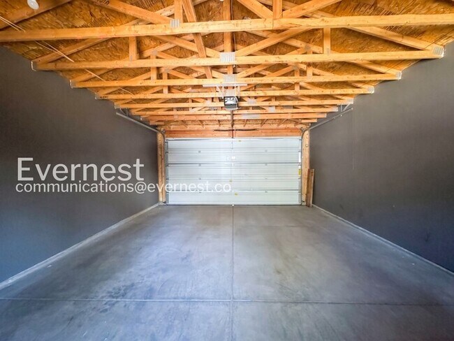Building Photo - 2-Bed/1-Bath Home/Available Now!