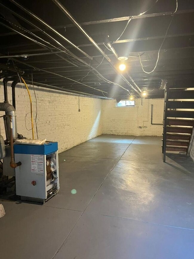 Building Photo - 913 N Belnord Ave