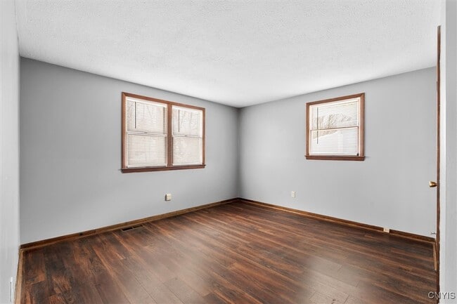 Building Photo - 941 Jamesville Ave