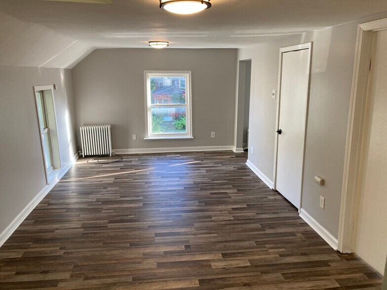 Building Photo - 116 Chestnut St