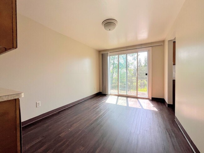 Building Photo - 44 Oakridge Dr