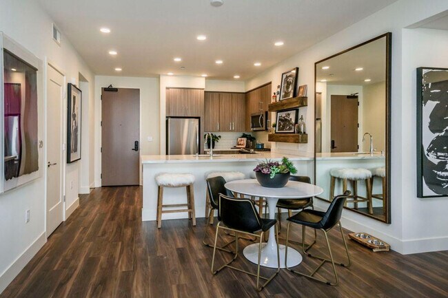 Building Photo - 345 E McKinley Ave