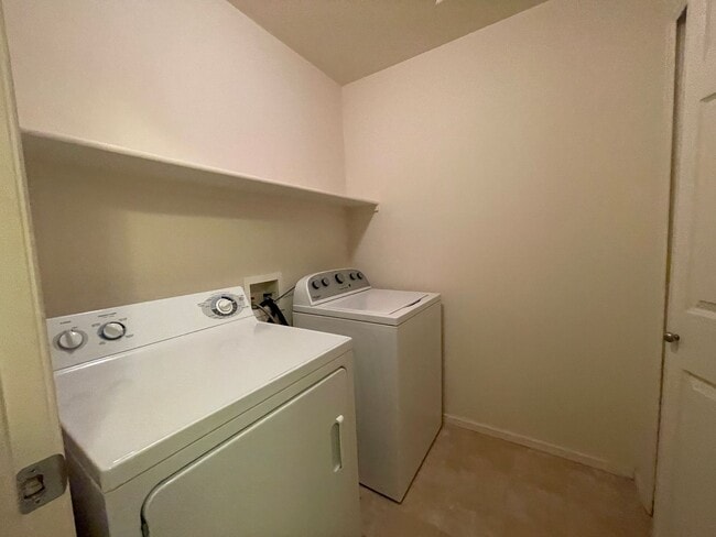 Building Photo - An Inviting Lifestyle!