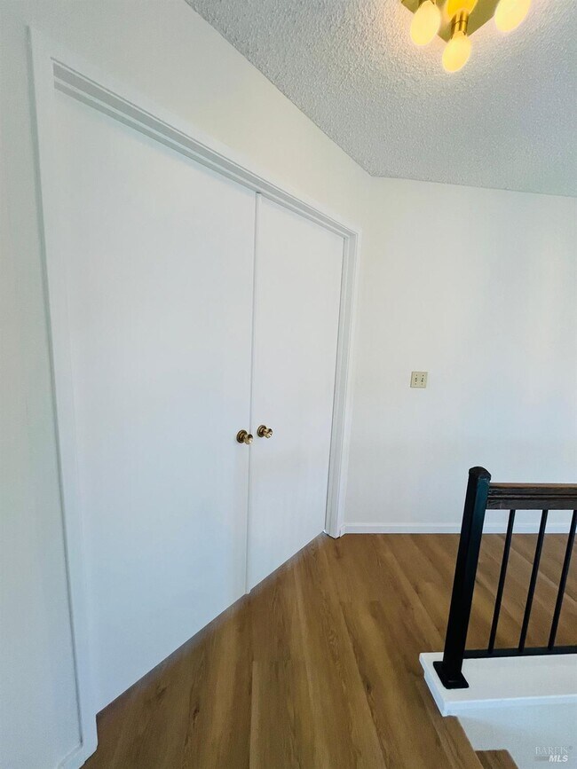 Building Photo - 111 Thresher Dr