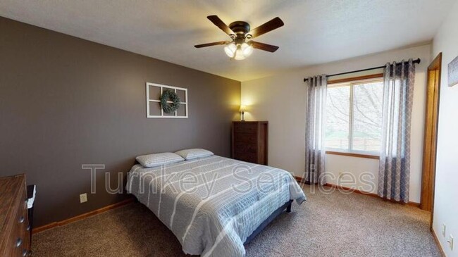 Building Photo - 204 Summerset Dr