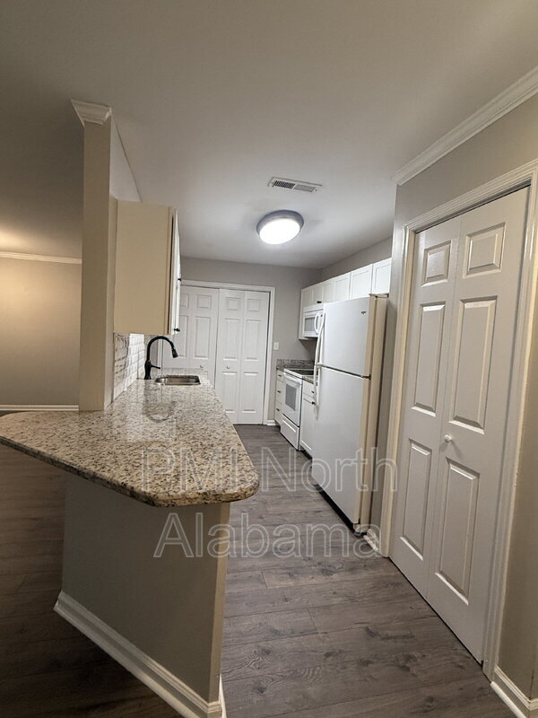 Building Photo - 4988 7 Pine Cir