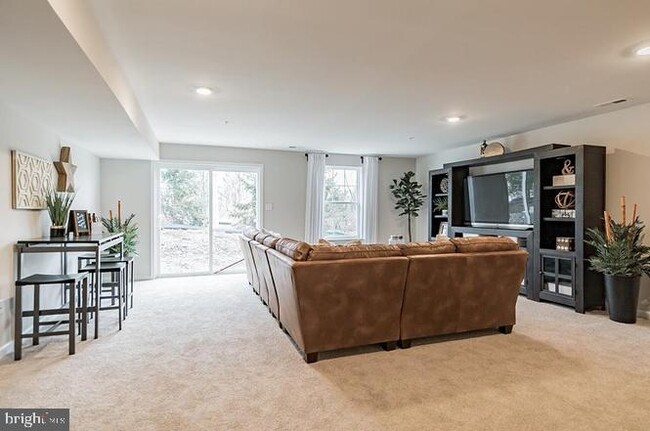 Building Photo - 1107 Meadowlark Dr