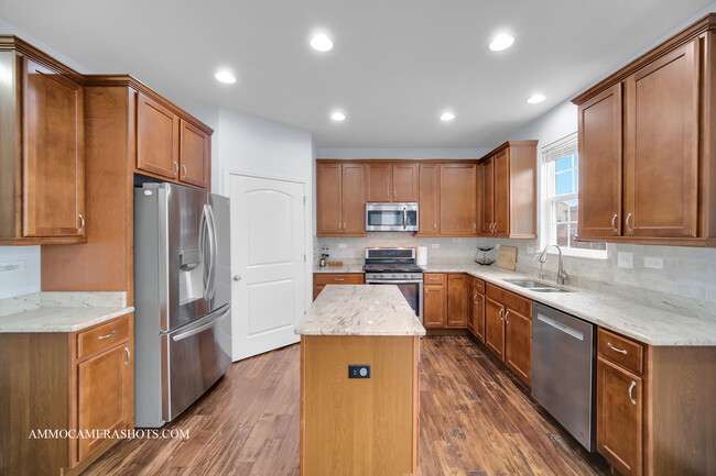 Building Photo - 2305 Brookstone Dr