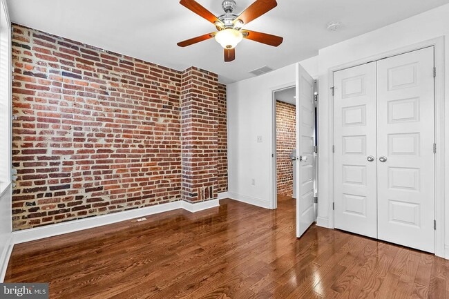 Building Photo - 3230 E Lombard St