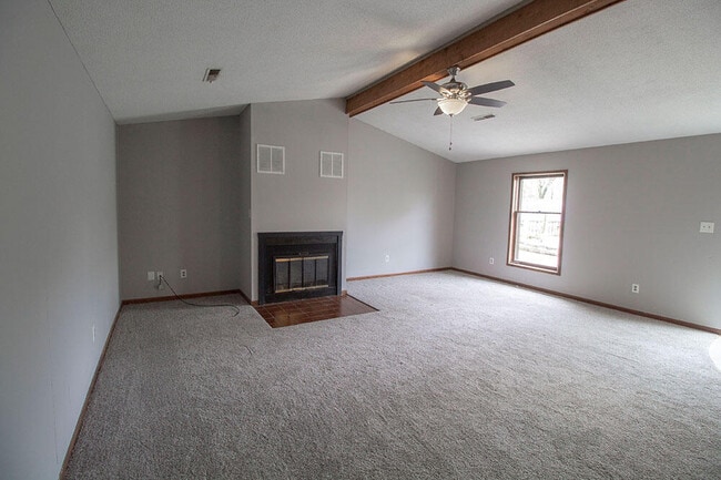 Building Photo - 2011 Bridgewater Dr