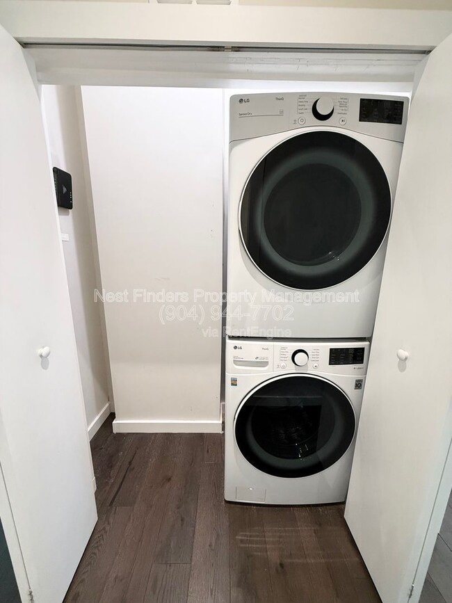 Building Photo - 1733 Memorial Park Terrace