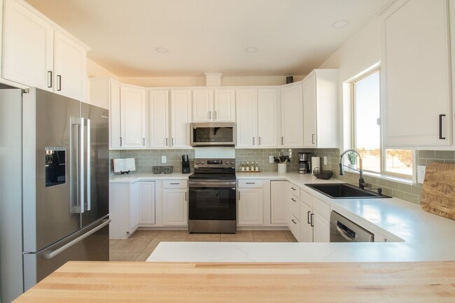 Building Photo - 711 Willie Way