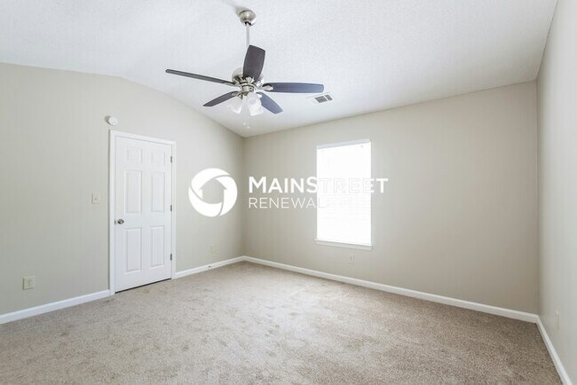 Building Photo - 3 Bedroom Pet-Friendly Home in Hampton, GA with Main Street Renewal
