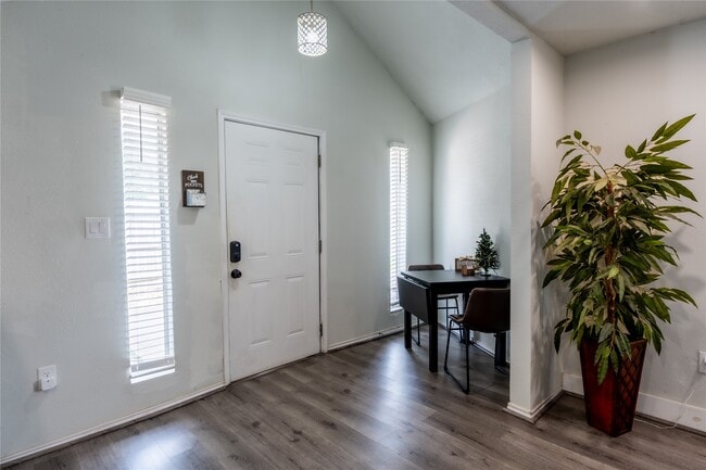 Building Photo - 2010 Caplin St