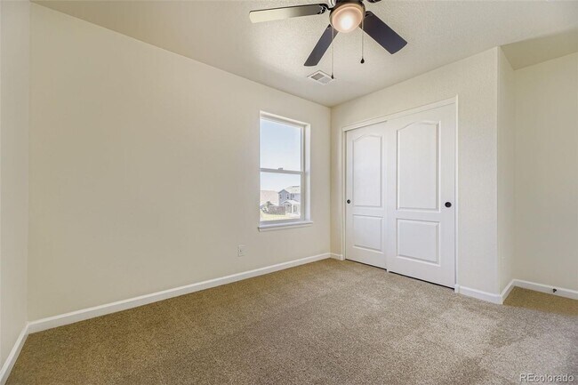 Building Photo - Spacious Spring Valley Stunner – Move-In R...