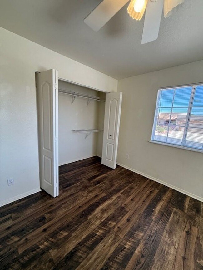 Building Photo - Occupied Do Not Disturb Tenant 3 Bedroom Plus Den & 2 Bath home Contact Property Pros Property Ma...