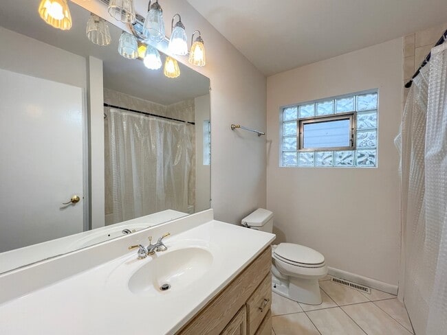 Building Photo - 4716 Thatcher Ave