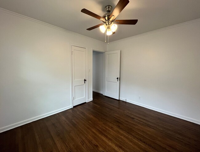 Building Photo - Adorable 2 bedroom 1 bath!