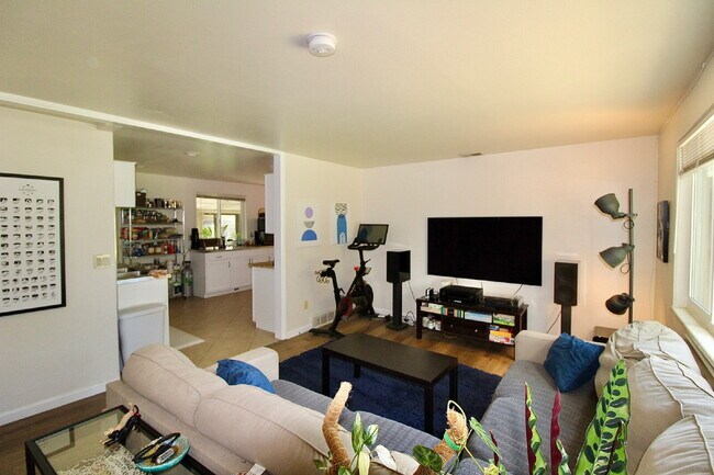 Building Photo - 1405 Abilene Dr