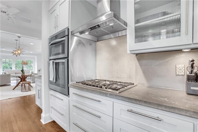 Building Photo - 355 8th St NE