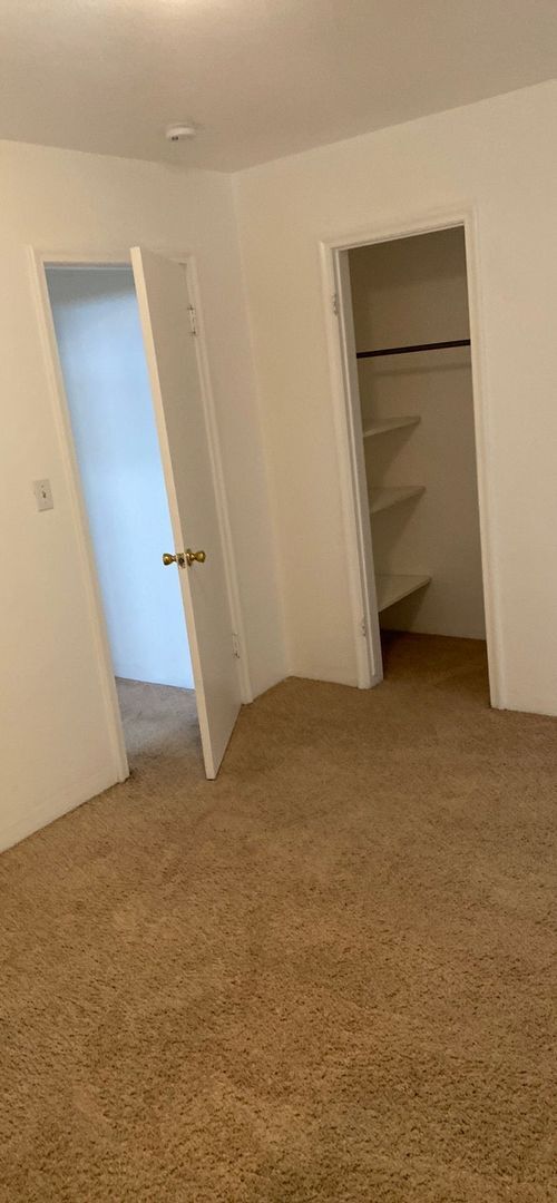 Building Photo - Cozy Home