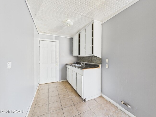 Building Photo - 700 13th St