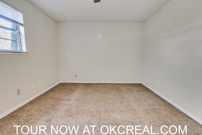 Building Photo - 1223 Lakecrest Dr