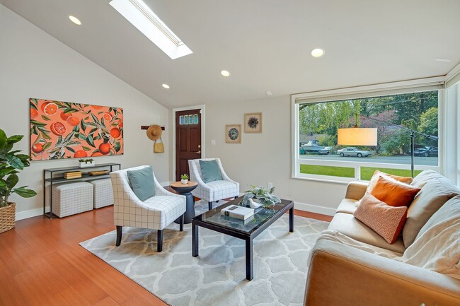 Building Photo - Nice 2 beds house in Maple Leaf within add...