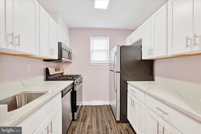 Building Photo - 4411 Falls Bridge Dr