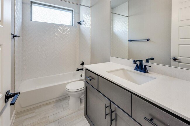 Building Photo - 1410 Sawmill Xing