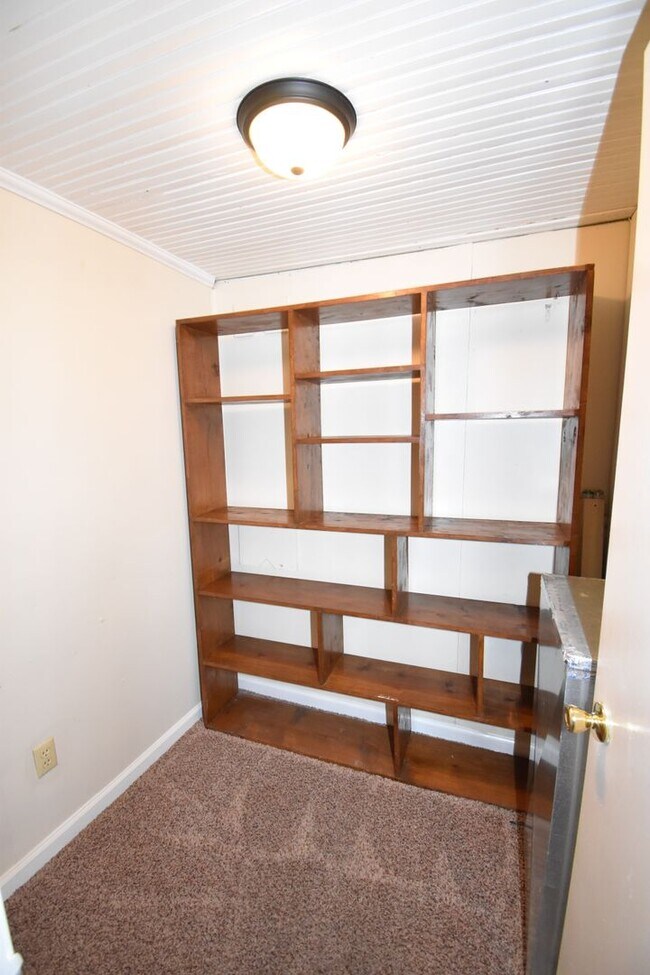 Building Photo - 2 Bedroom Home For Rent in The County!
