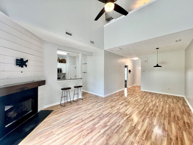Building Photo - OPEN and SPACIOUS!