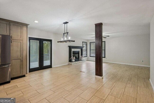 Building Photo - 7379 N Mitchell Ct