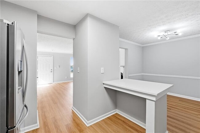 Building Photo - 5651 Wells Cir