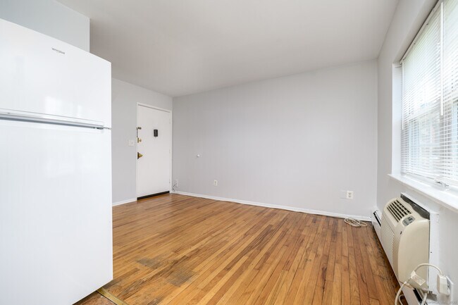 Building Photo - 388 Courtland Ave
