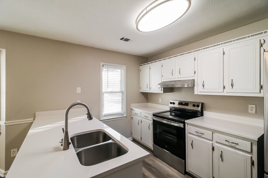 Building Photo - 796 Greenwood Trail SE