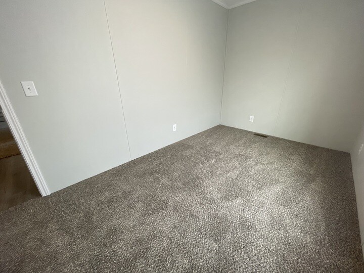 Building Photo - 38035 Leverette Ave