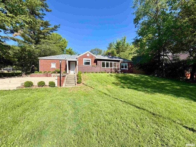 Building Photo - 136 E Hazel Dell Ln