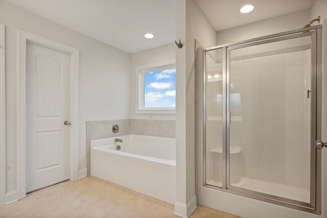 Building Photo - 917 Uplands Ln