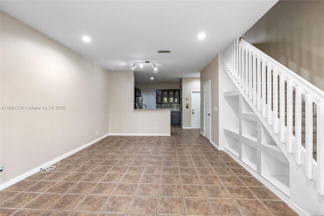Building Photo - 2082 Madeira Dr