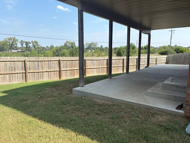 Building Photo - 4208 SW Fieldstone Blvd